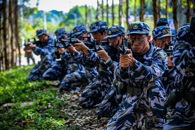 我校组织2025级新生开展消防安全培训暨行军拉练活动