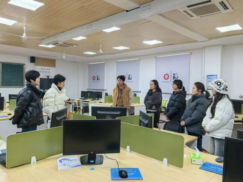 学院领导看望企业经营沙盘模拟集训备赛师生