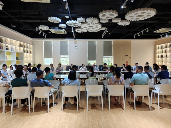 新生、家长代表座谈会现场