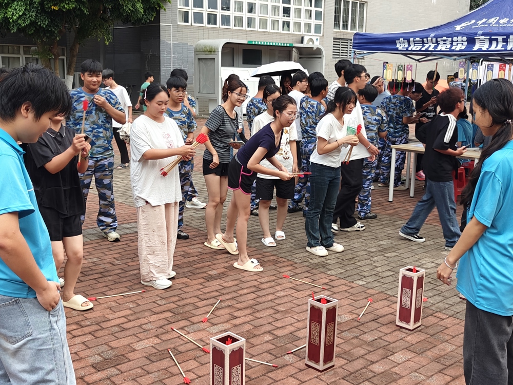 “近水楼台先得月”游戏环节