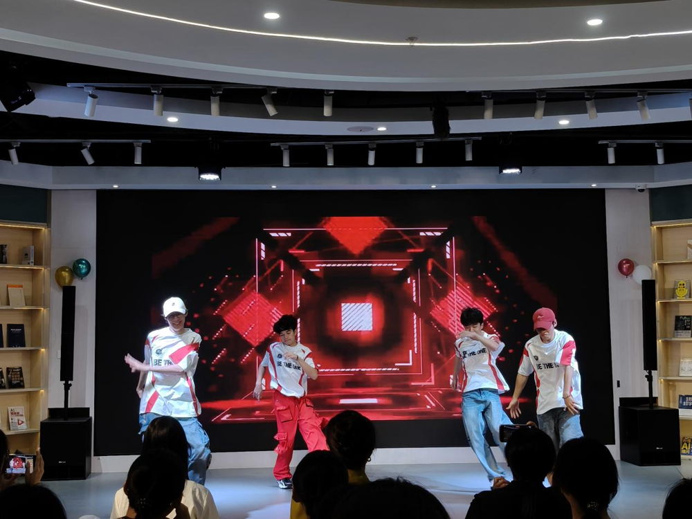 精彩的文艺表演