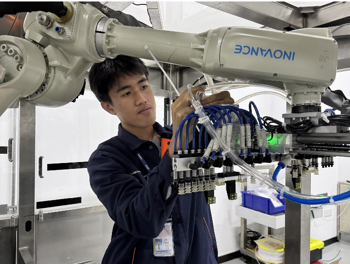 订单班学生在实训学习中