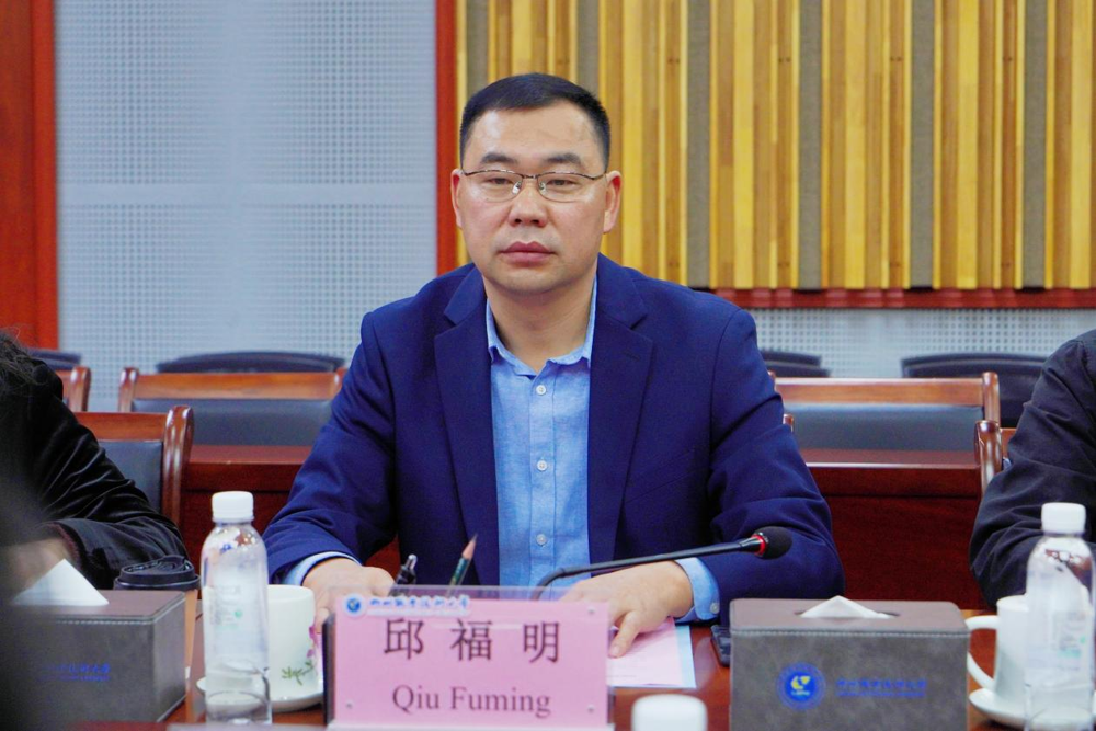 我校党委常委、副校长邱福明发言