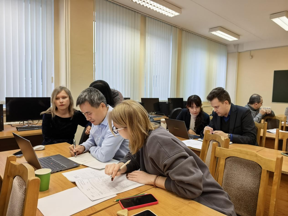 各专业课程体系研讨会现场