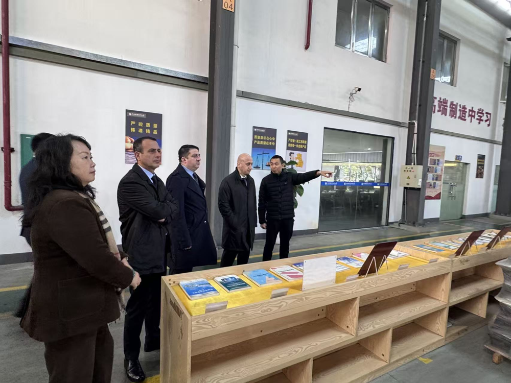 参观我校实训中心 参观我校实训中心