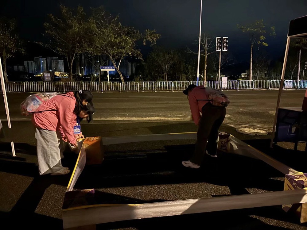 志愿者完成站点布置