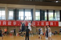 校长甘金明与毕业生开展师生篮球友谊赛