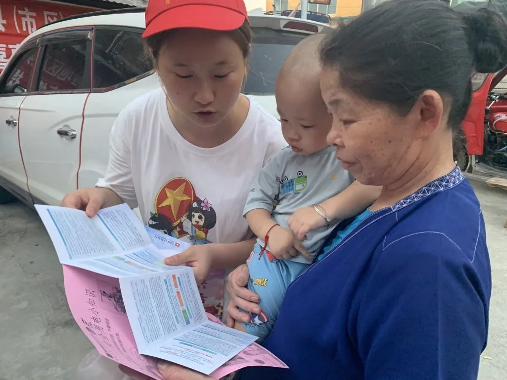 发放助学贷款宣传页.png 发放助学贷款宣传页.png