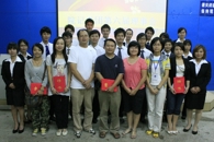 报道校园新闻动态，一届一届传接力棒——我院学生记者团举行第六届交接仪式暨表彰大会