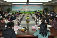 深化示范建设成果 强化内涵建设 依托政府主导 推进校企合作创新——“文化统战进院?！惫ぷ魍平狒吡葜耙导际跹г盒Ｆ蠛献骺姨富崧≈鼐傩?#xD;
