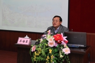 中共柳州市委副书记苏海棠到我院作《加快柳州工业化城镇化步伐》的主题报告