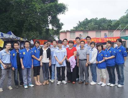 邓敏敏老师与项目指导老师、同学合影