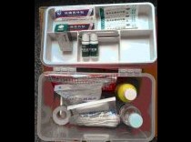 艺术设计系为实训场所配备“安全应急药箱”