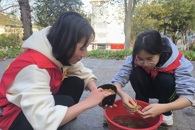 环境与食品工程学院开展“学雷锋 见行动”志愿服务活动