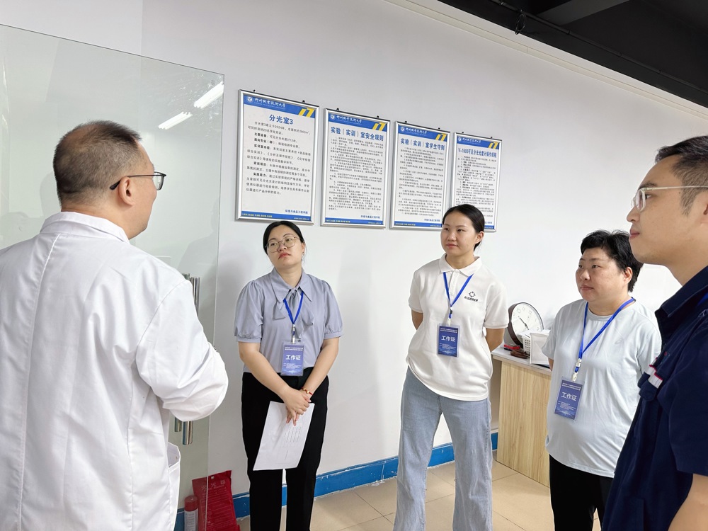 主办方和承办方交流现场