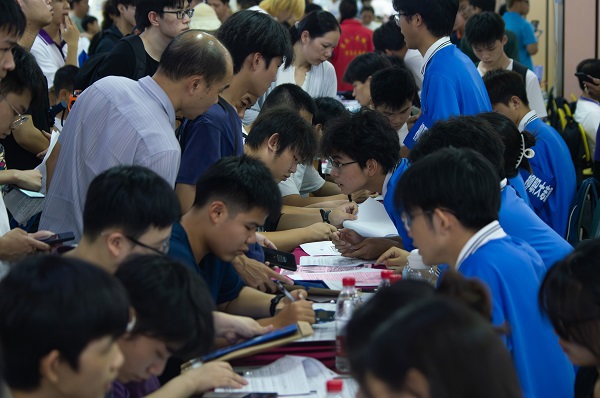 班助热情对接新生