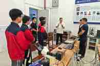 校领导指导2025年世界职业院校技能大赛备赛团队