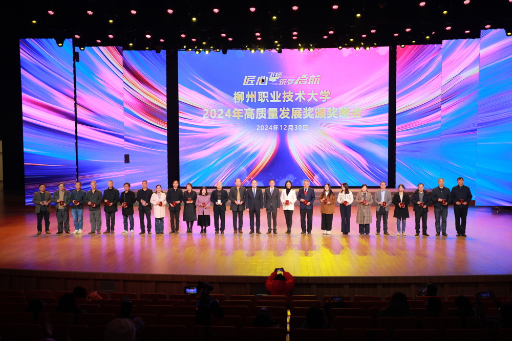 “匠心芳华”纪念章2