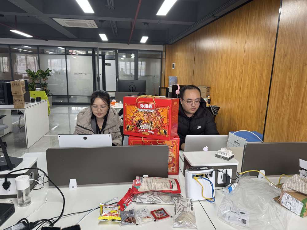 3.团队在柳州市商务局联合开发螺蛳粉跨境电商AI助手