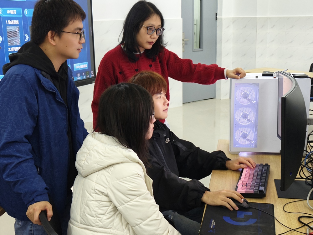 4.团队在组织指导学生参与华锡有色研究院，车合互联等企业不同场景的AI应用开发