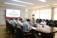 学校党委理论学习中心组召开专题学习会