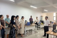 校领导慰问暑期坚守岗位的师生员工