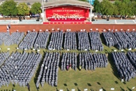 我校举行2025级新生开学典礼暨军训动员大会