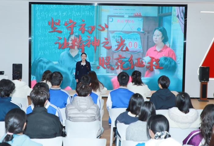 我校举办“中国共产党人精神谱系”宣讲活动