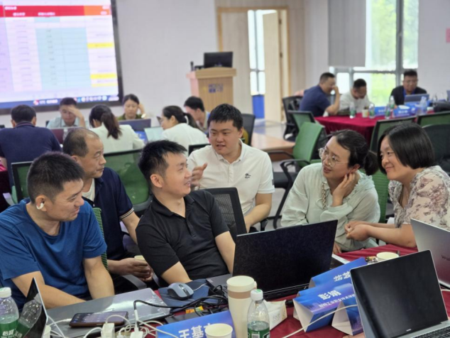 LZPU invited teachers from multiple domestic vocational colleges to jointly discuss and develop the curriculum content