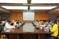 学校党委理论学习中心组聚焦深入学习贯彻全国、全区教育大会精神开展集中学习