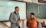 校党委书记刘子林深入教学一线听思政课