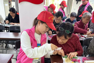 贸易与旅游管理学院学生党支部赴凤起社区开展“智慧助老 情暖社区”志愿服务活动