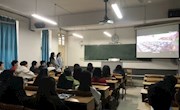贸易与旅游管理学院2017空中乘务1班主题班会“中国梦，我的梦”