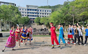 贸易与旅游管理学院开展“民族团结我同行，各族师生一家亲”主题三月三壮族竹竿舞快闪活动