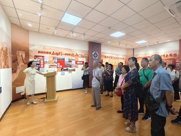 参观铸牢中华民族共同体意识主题教育馆