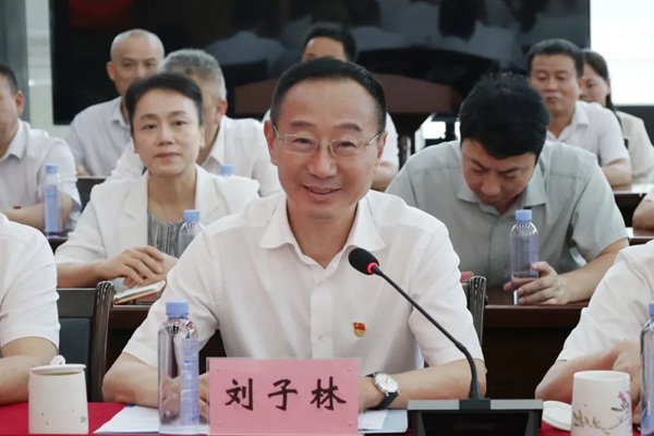 我校党委书记刘子林讲话