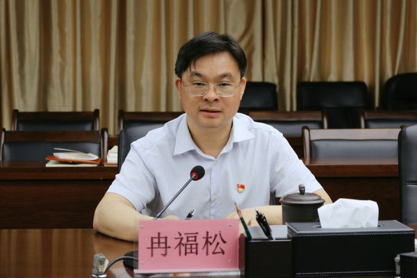 学校党委委员、副校长冉福松指导办学思想大讨论