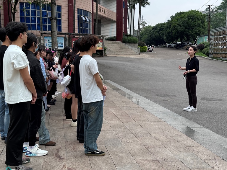 雍佳为研学团队践行