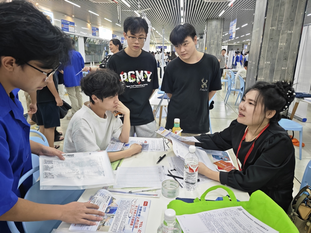 毕业生向用人单位咨询企业情况